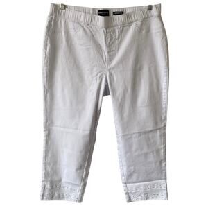 SUSAN GRAVER NWOT Stretch Pull On Crop Jeans with Eyelet Hem 16 Petite White
